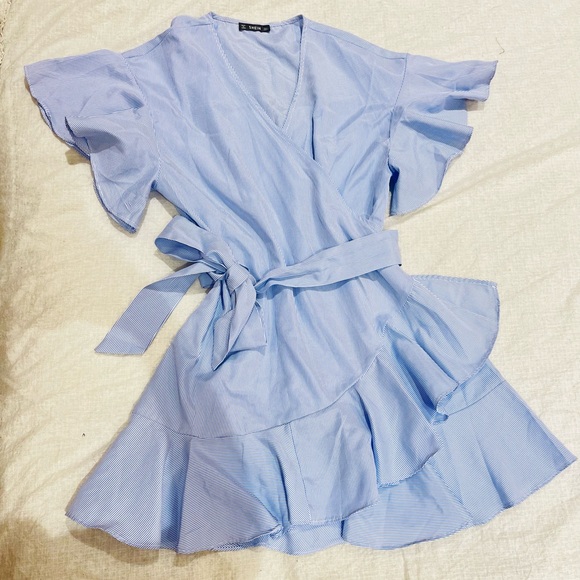 SHEIN Dresses & Skirts - SHEIN cute ruffled dress with belt